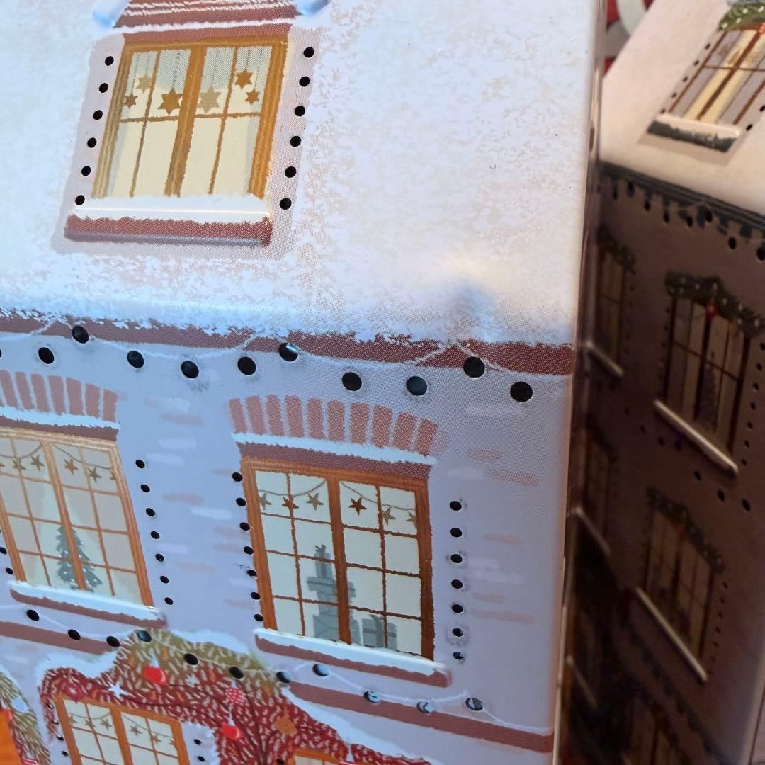 15 M&S クリスマス限定 ヴィーガン　グルテンフリー　ライトアップ缶