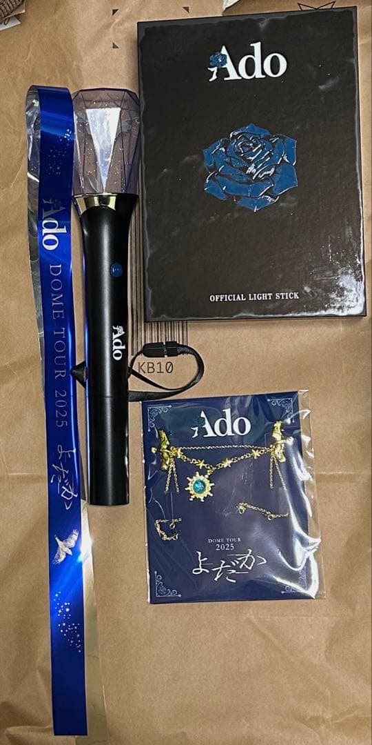 Ado DOME TOUR 2025 よだか　ペンライト、SS席特典ブローチ