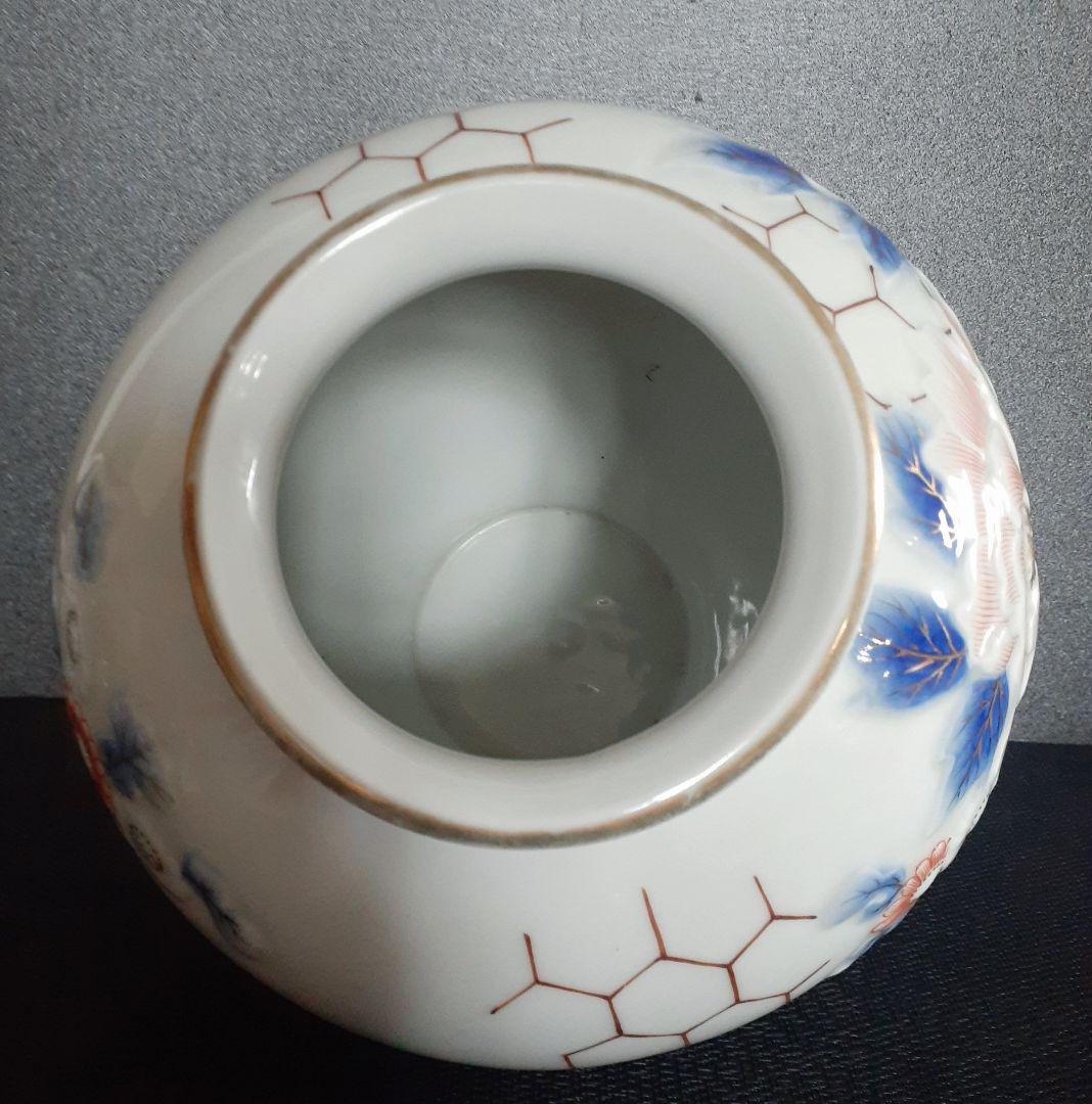 【時代古作品】肥前有田焼　在銘　陽刻浮彫　金彩色絵　牡丹に菊花図　花入れ　花瓶