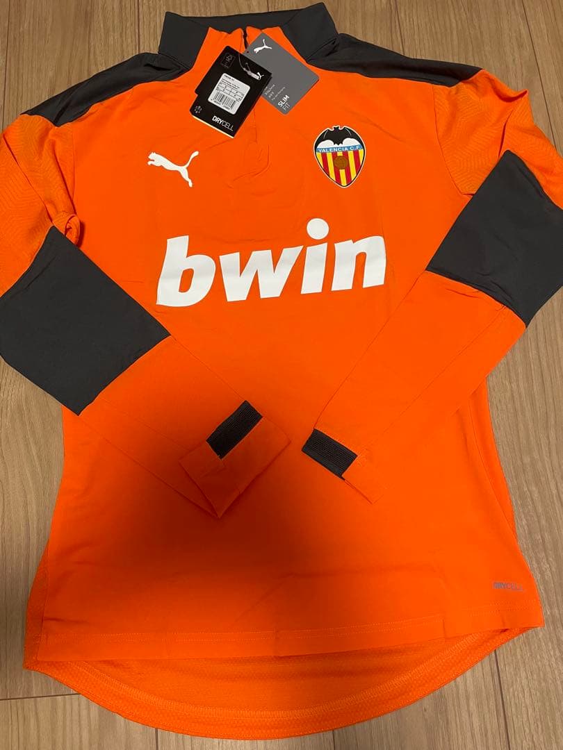 【正規品】新品タグ付き バレンシア 2点セット トレーニングトップ パンツ