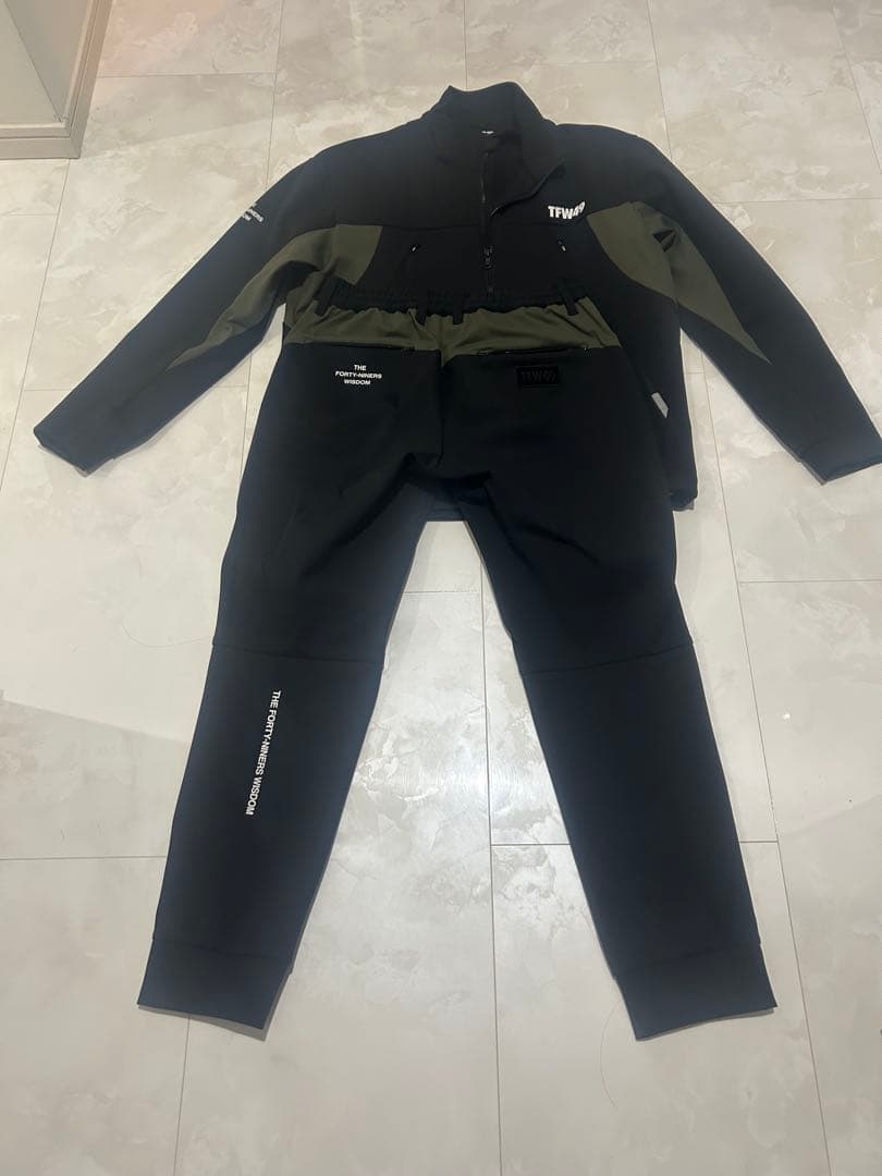 ☆ＴＦＷ４９☆国内正規品☆ブラック/カーキ☆美品☆セットアップ☆