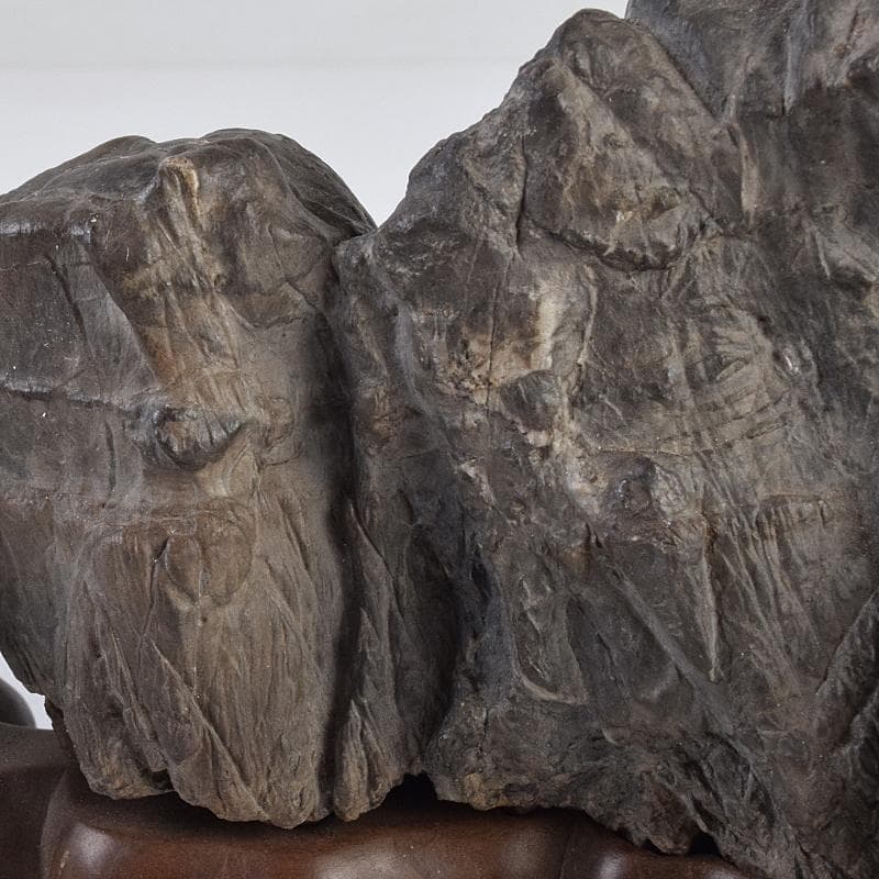 天然石　鑑賞石　太湖石　霊壁石　置物　約1579g　唐木台付　M　R8881