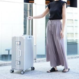 【値下げ！】スーツケースМ/黒/新品/ブラック/軽量/旅行