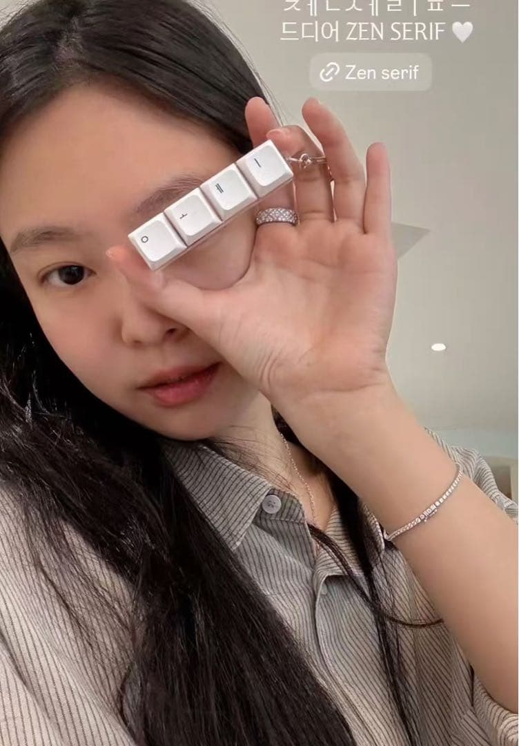 BLACKPINK JENNIE 公式　グッズ　キーボード　キーホルダー