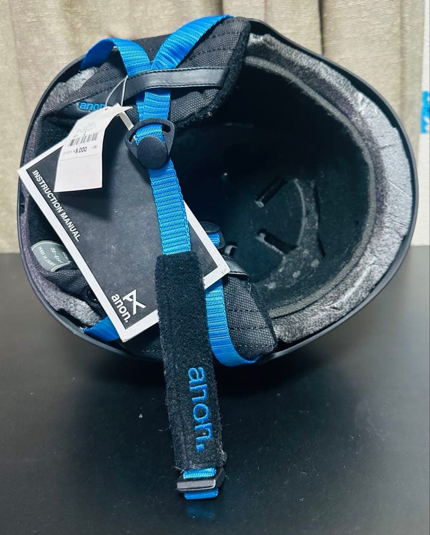 anon. ヘルメット　スノーボード、スキー用