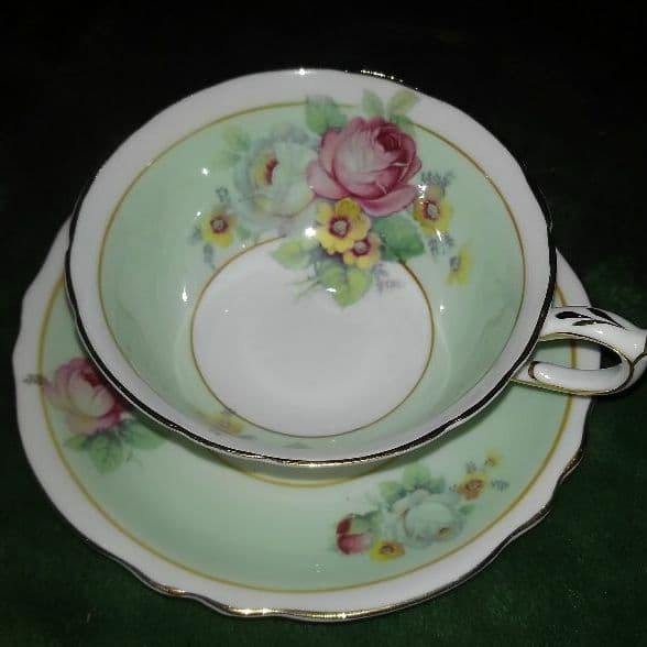 パラゴン ホワイト＆ペールグリーン カップ＆ソーサー ハマースレイ