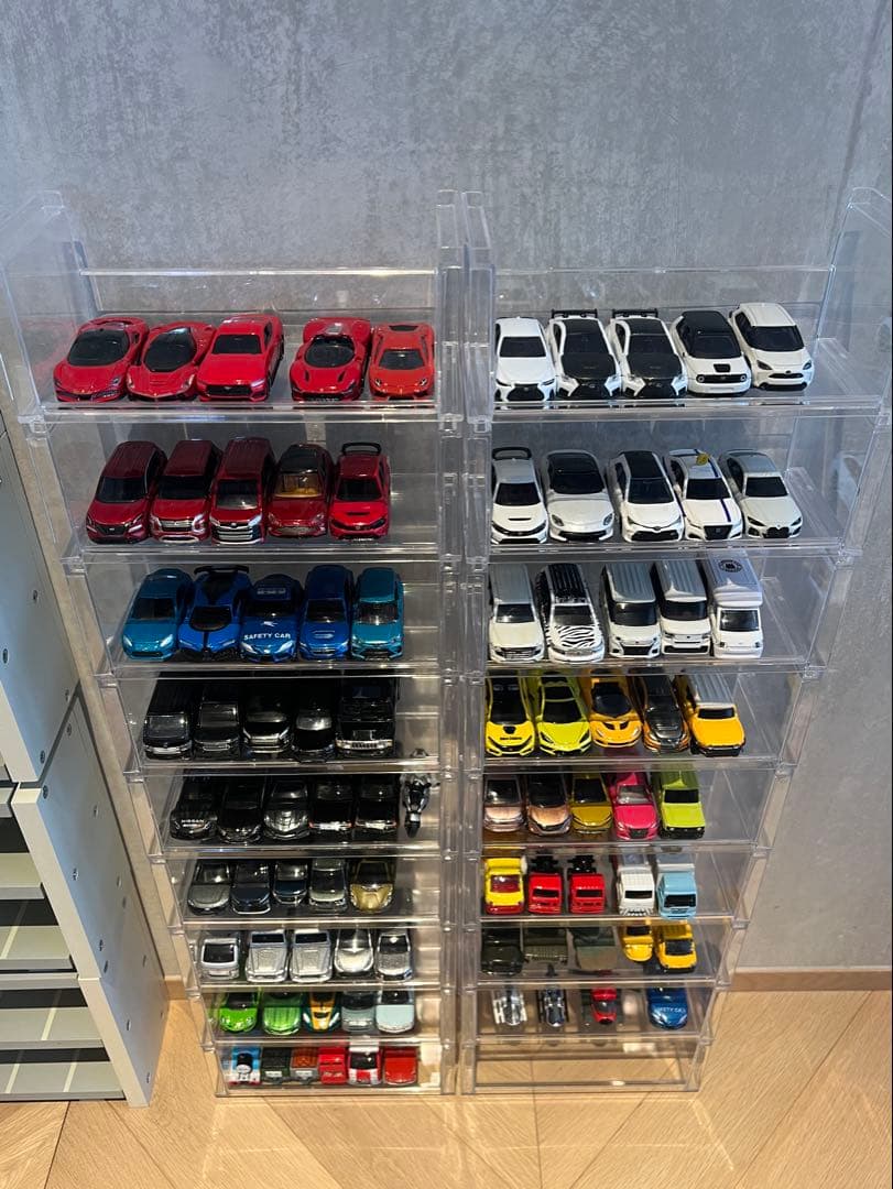 トミカ 84台 ディスプレイケース付き