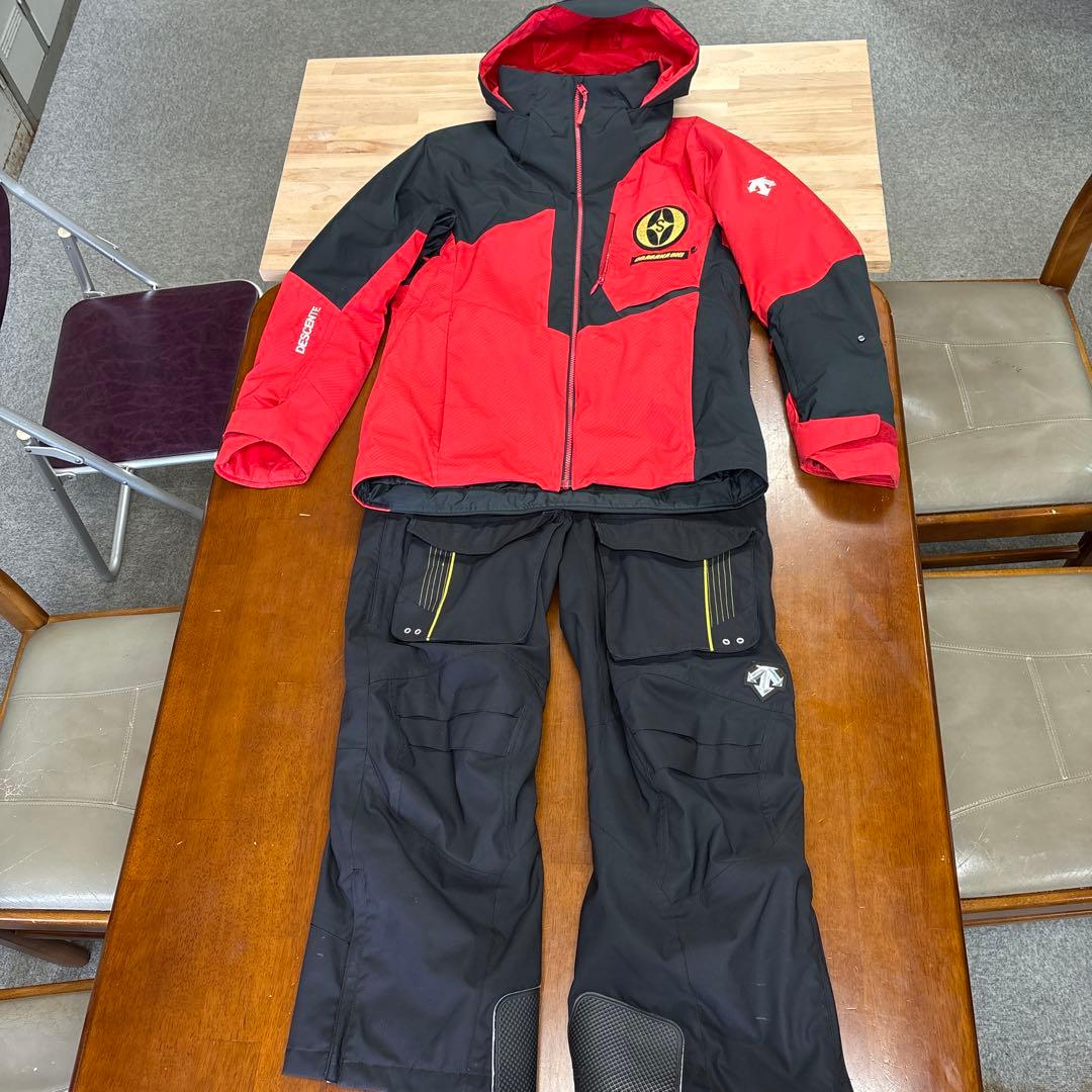お彼岸、週末大特価　オガサカ赤と黒のスキーウェア上下