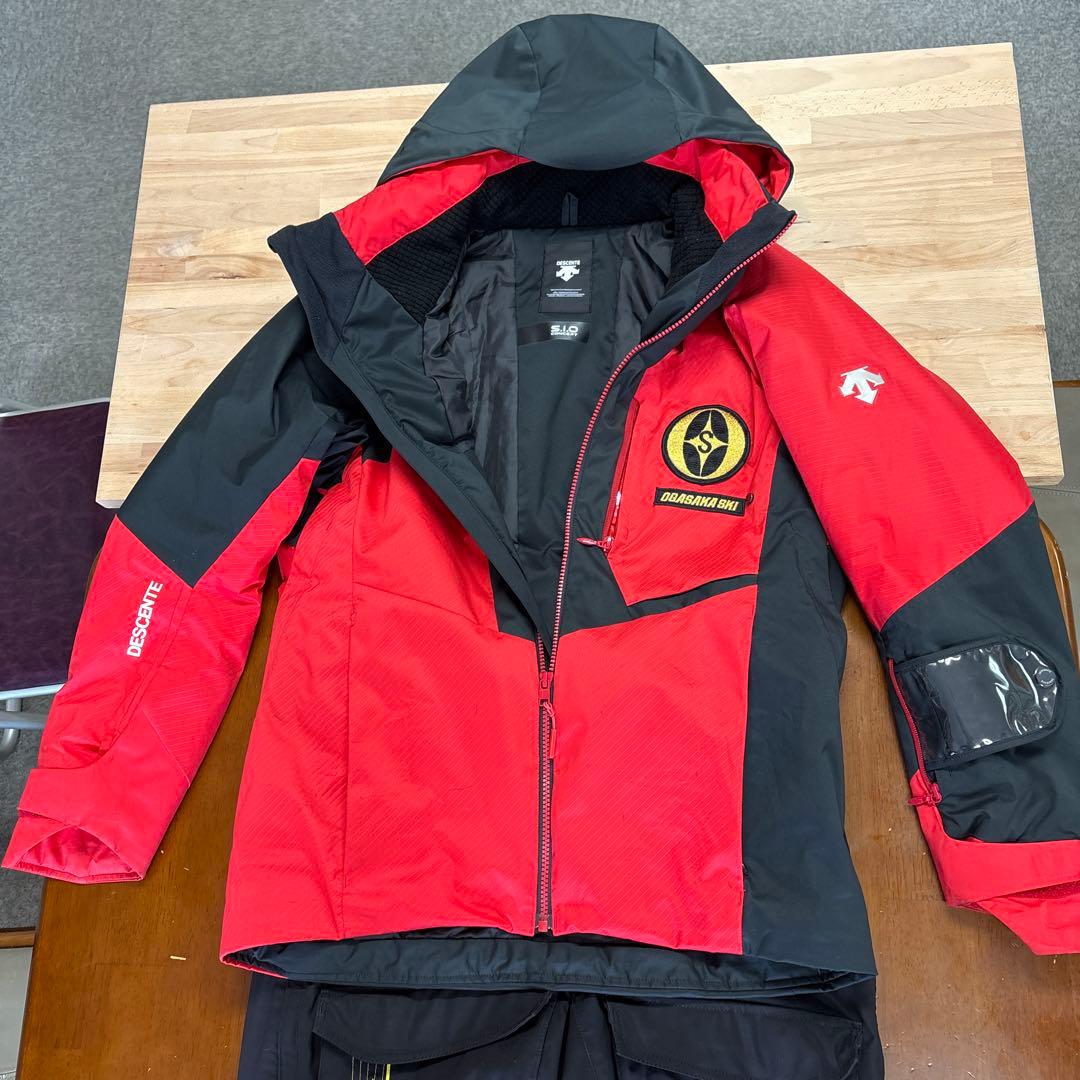 お彼岸、週末大特価　オガサカ赤と黒のスキーウェア上下