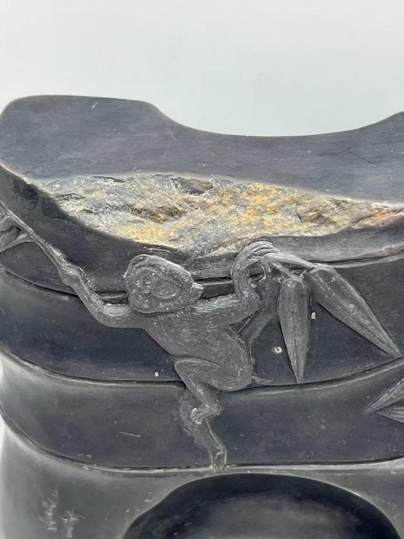 古端渓硯　清時代　刻竹型封猴吉祥文 【封候】【博砚堂珍品】　極上品(A-98)