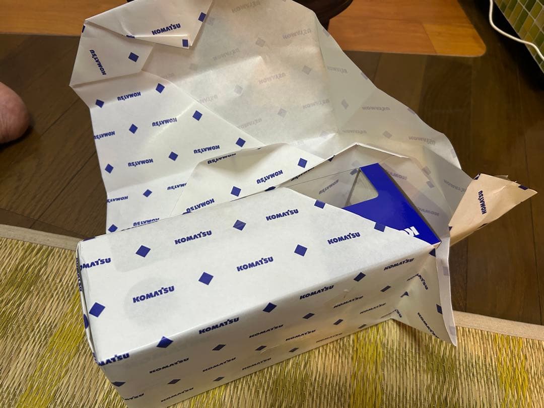 Komatsu PC200i-12 ミニチュア重機 1/50