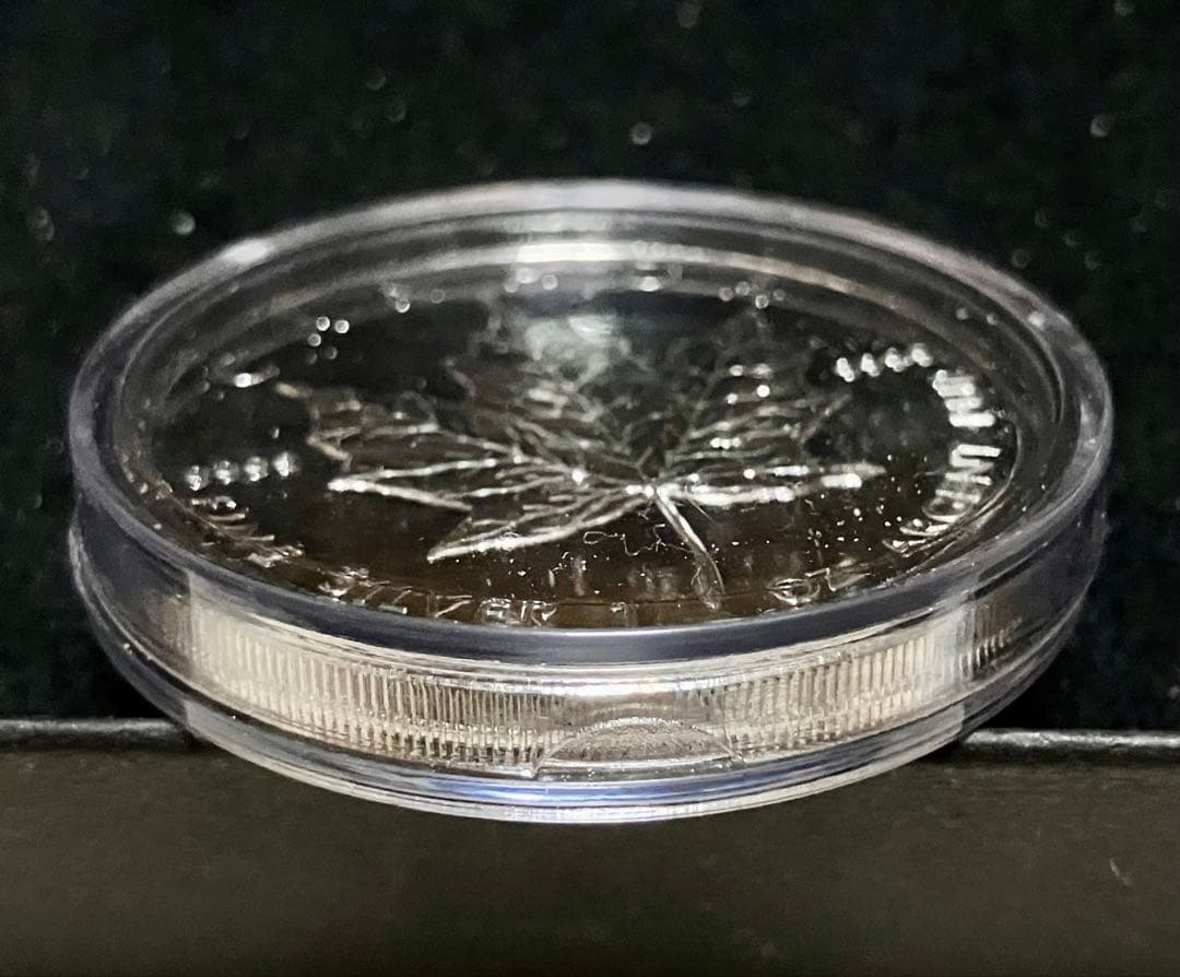 【新品未使用】最高純度の2009年カナダメイプルリーフ銀貨 ケース入り箱付き！