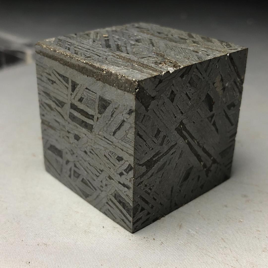 ノアエルアルタイ隕石　メテオライト 立方体　 鉄隕石　美品　重さ342ｇ