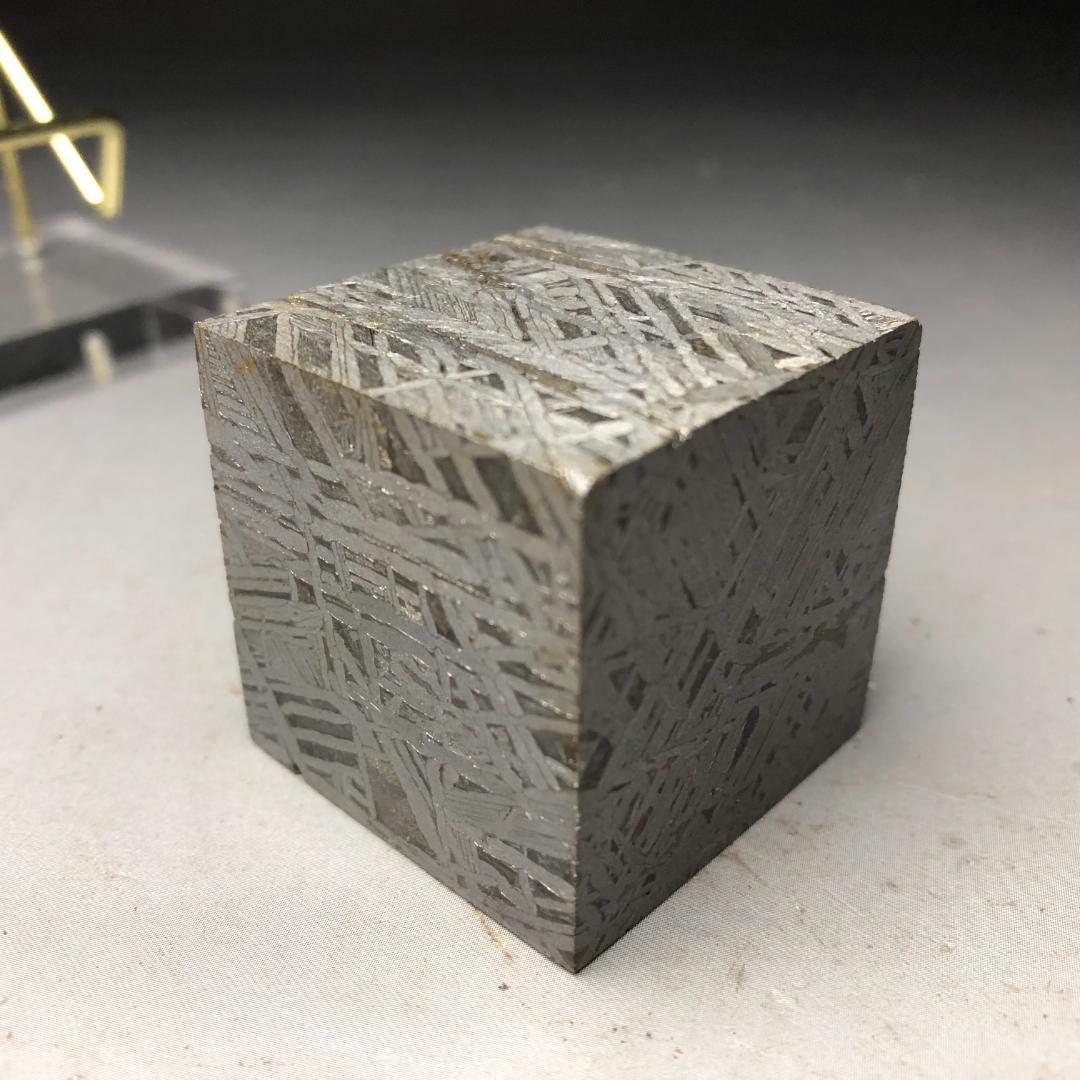 ノアエルアルタイ隕石　メテオライト 立方体　 鉄隕石　美品　重さ342ｇ