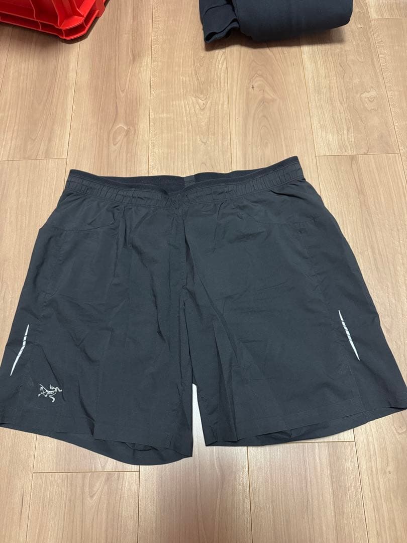 arcteryx ブラック 美品ハーフパンツ ジッパーポケット付き