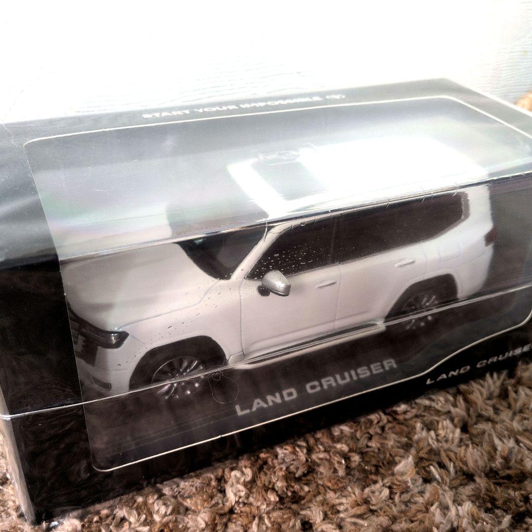 ランドクルーザー300 ミニカー1/30 外装フィルム付き完全未開封