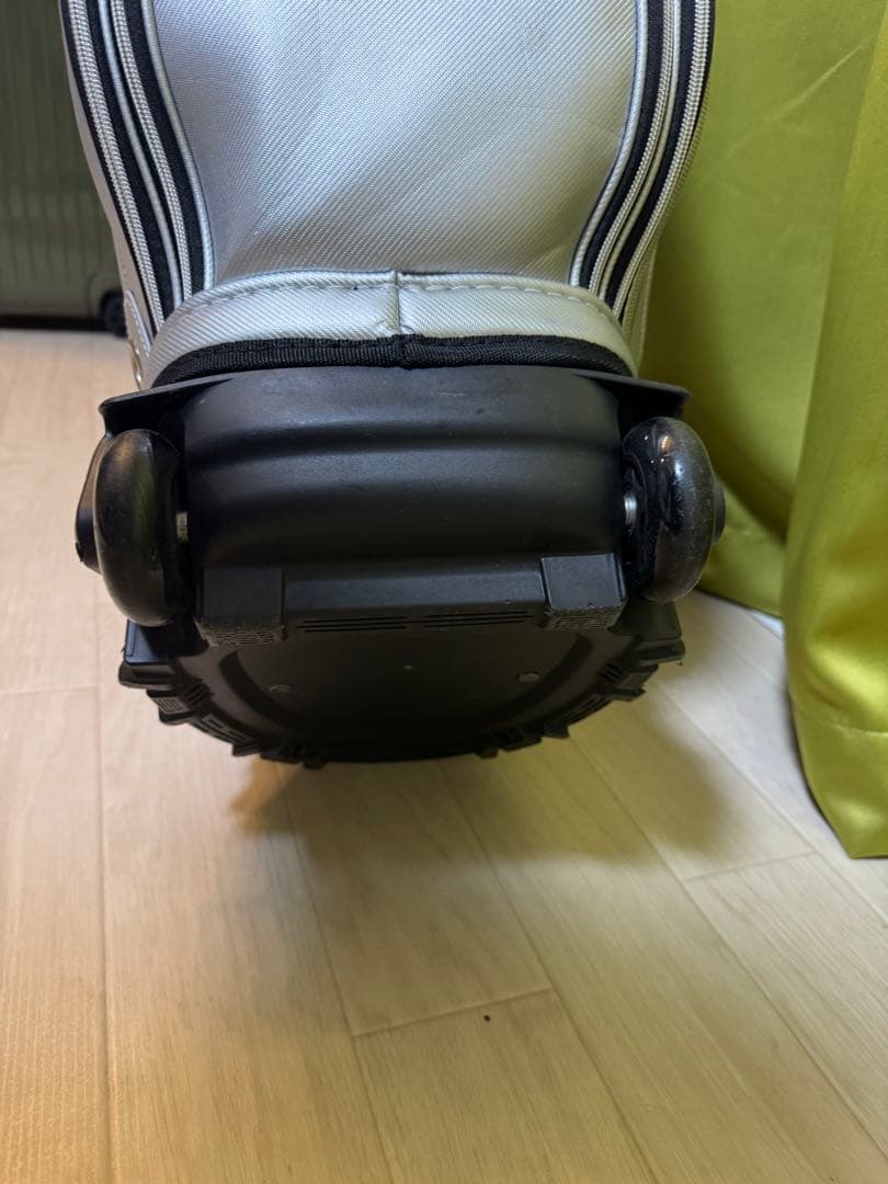 美品！キャスター付23区ゴルフ 2in1セルフスタンドバッグ内蔵キャディバッグ