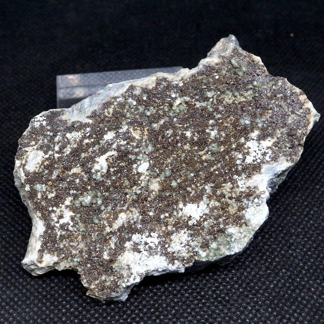 アンドラダイト + クリノクロア ガーネット 原石156,3g AND061