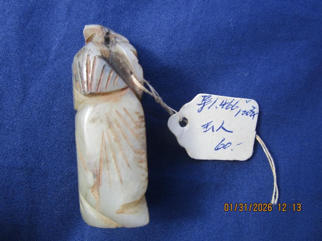 中国　玉　石細工　彫り物　根付　当時の札付き　翡翠【?】 工芸品　細工物　1個