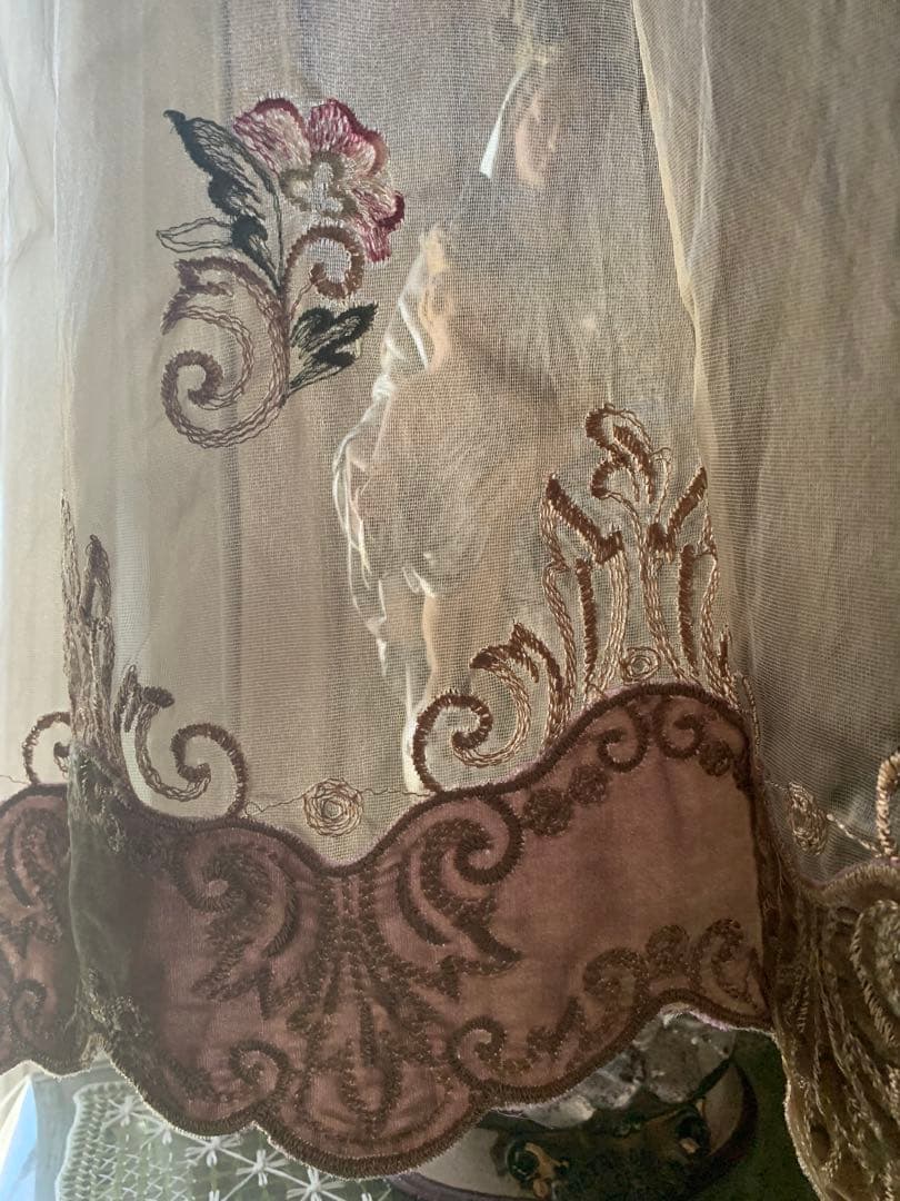 フランスアンティーク　オリジナルプロガントデットストック品のレースのカーテン！