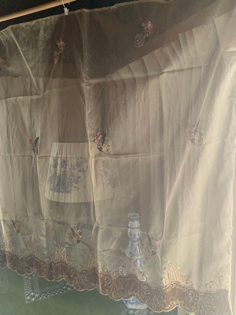 フランスアンティーク　オリジナルプロガントデットストック品のレースのカーテン！