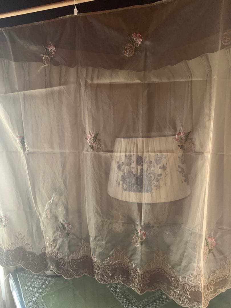 フランスアンティーク　オリジナルプロガントデットストック品のレースのカーテン！