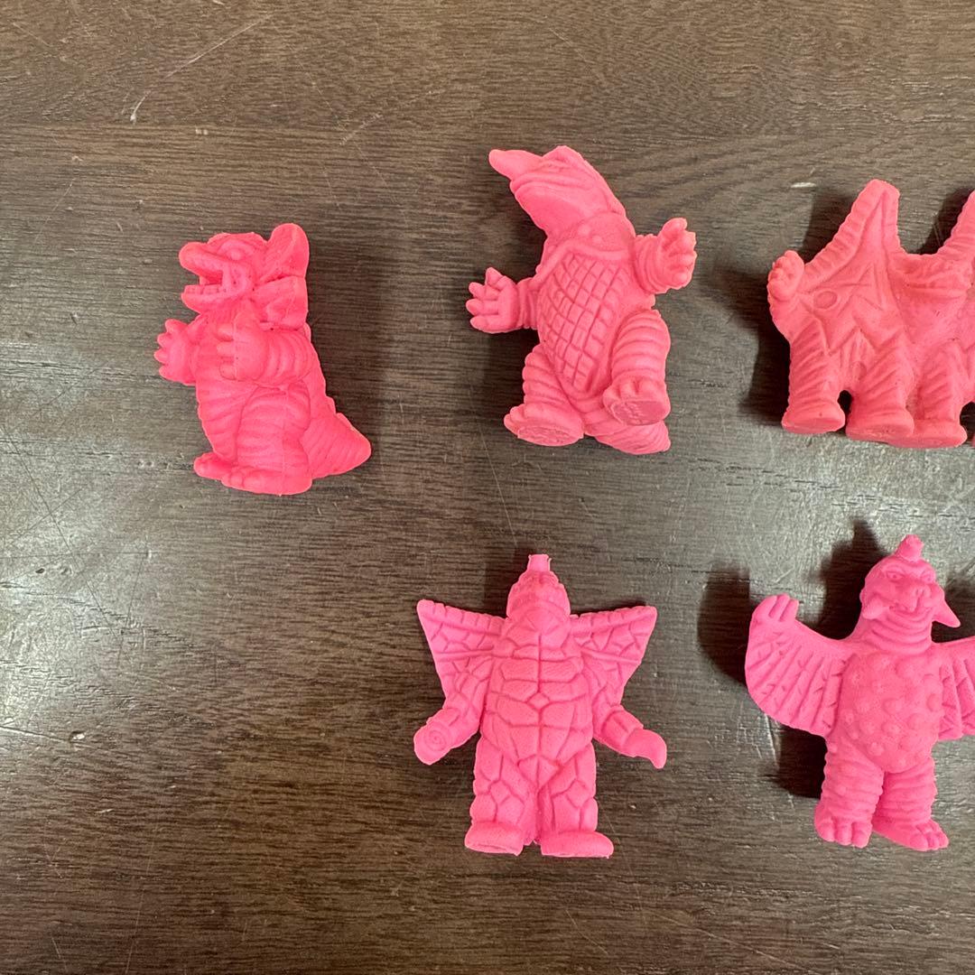 ウルトラマン　怪獣消しゴム　円谷プロ　ピンク　桃