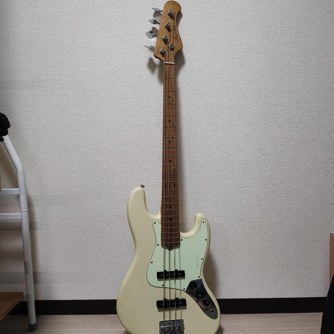 Bacchus エレキベース アイボリー　ベース