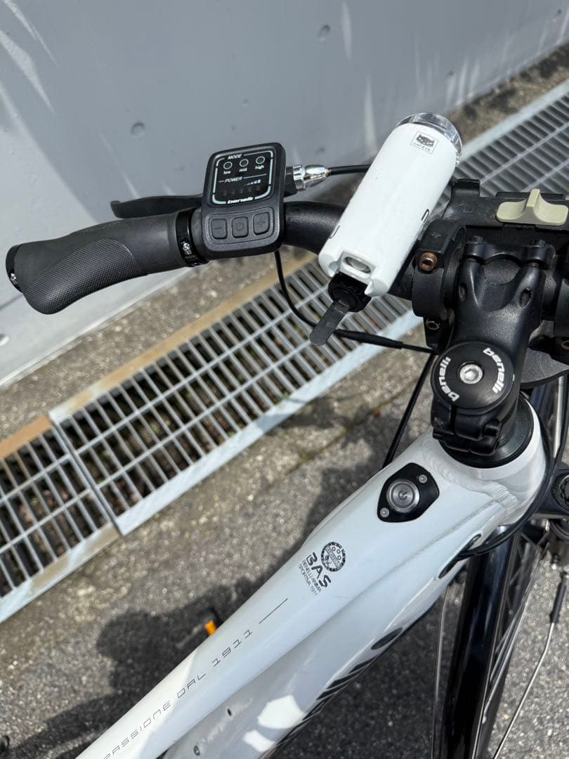 benelli 電動アシスト自転車 ホワイトMANTUS 27 TRK