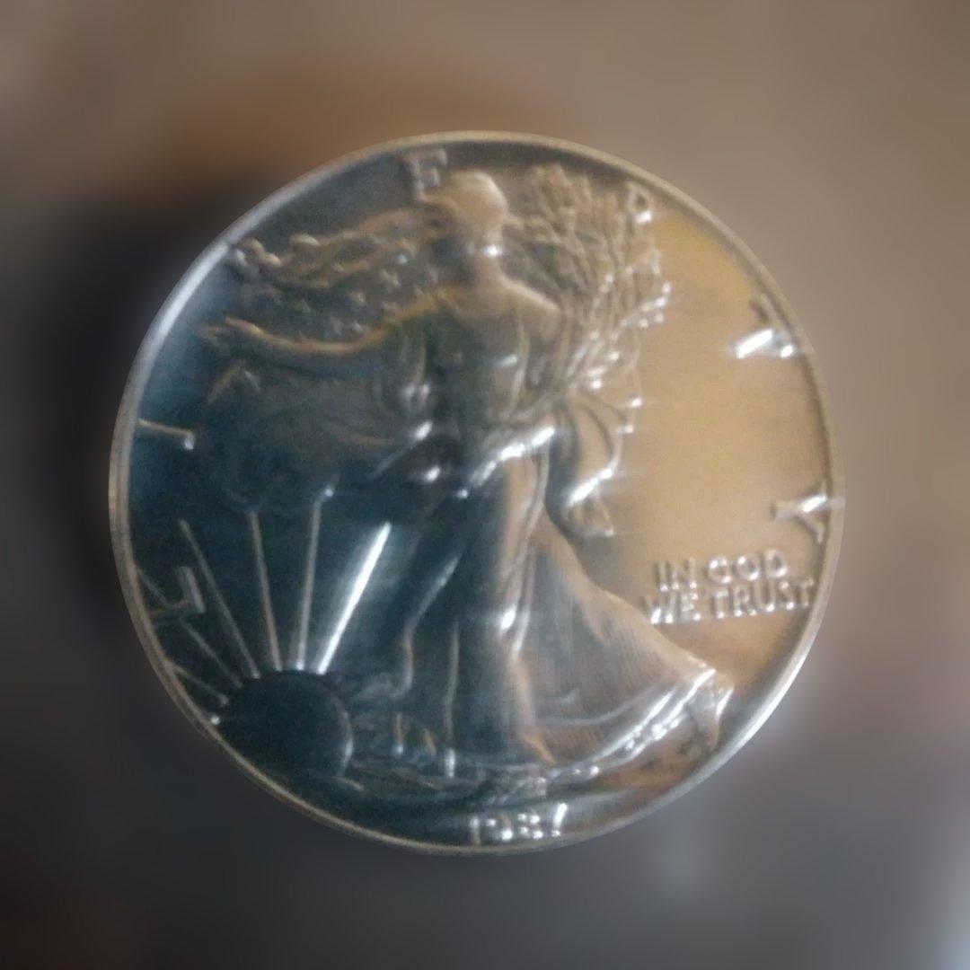 1987年発行アメリカ　イーグル1ドル銀貨