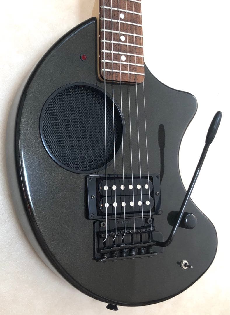 【美品】ZO-3 芸達者 MB アンプ内蔵ミニギター 専用ケース付 アーム付