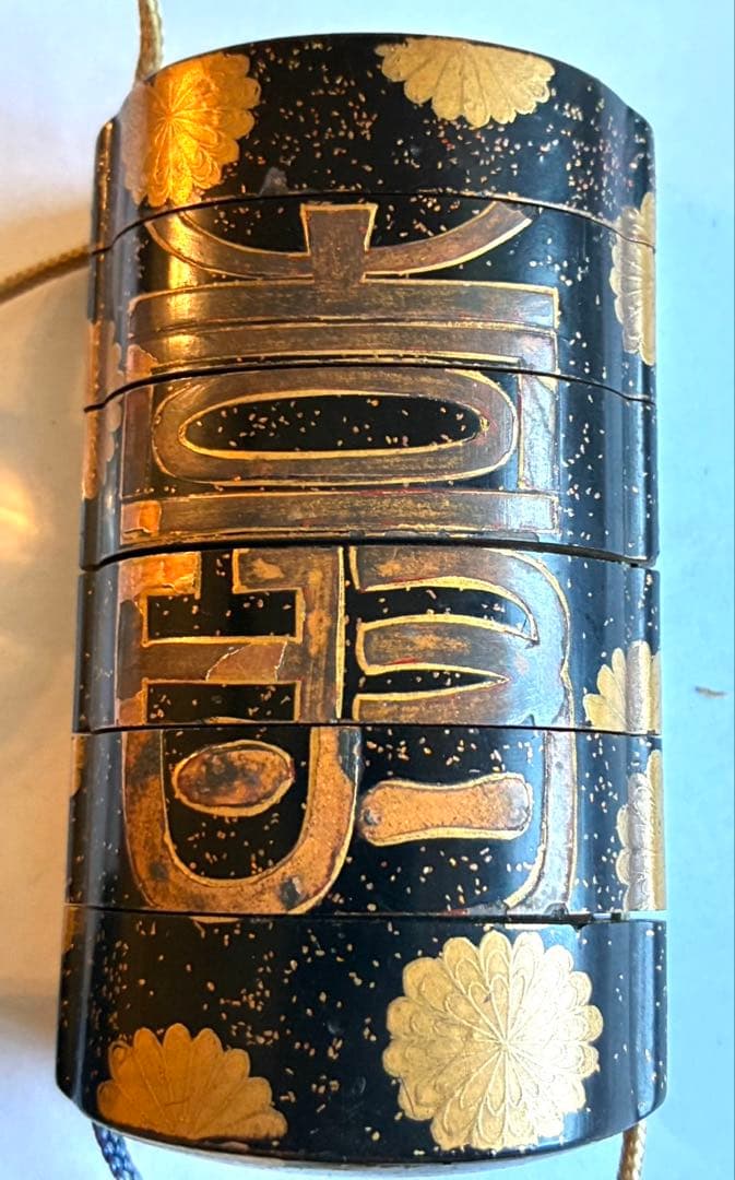 時代物　菊ニ寿蒔絵印籠
