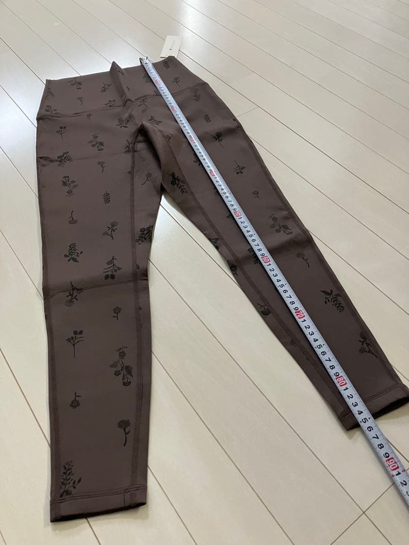 新品　スカーラ sukala ホットヨガ　ラバ　レギンス　花柄　ブラウン　S