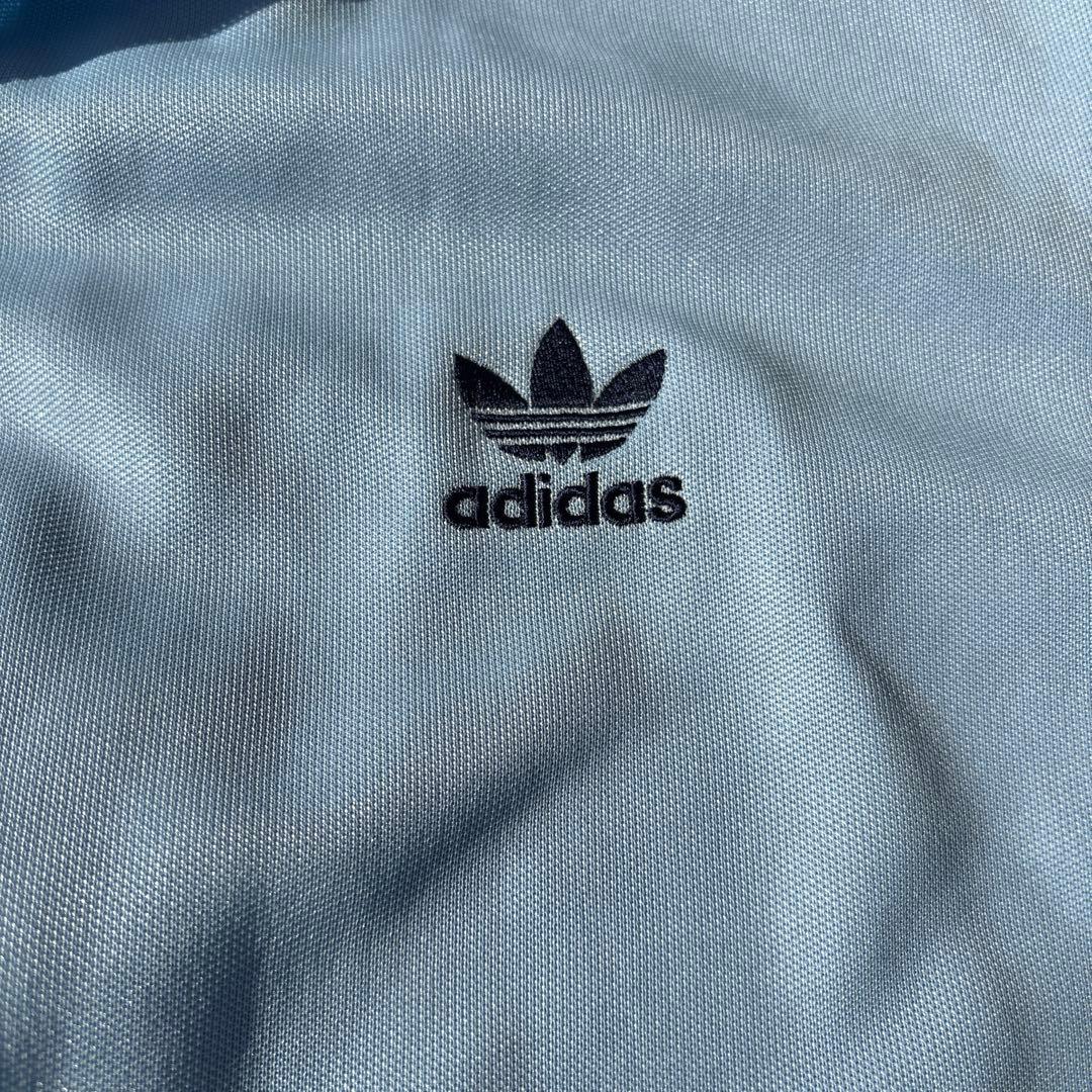 アディダス　トラックトップ