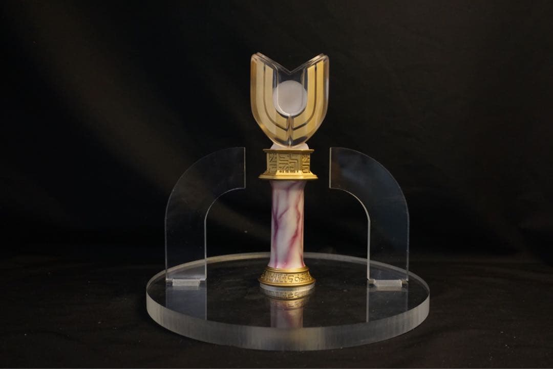 ウルトラマンティガ　スパークレンス　非可動式水晶.ver　プロップ　劇中風台座付