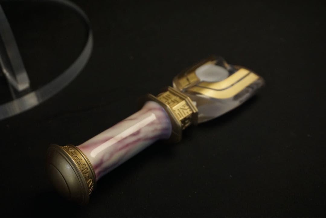 ウルトラマンティガ　スパークレンス　非可動式水晶.ver　プロップ　劇中風台座付