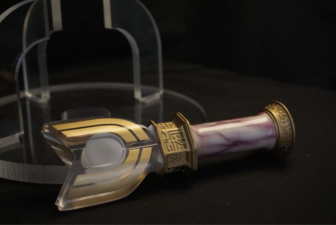 ウルトラマンティガ　スパークレンス　非可動式水晶.ver　プロップ　劇中風台座付