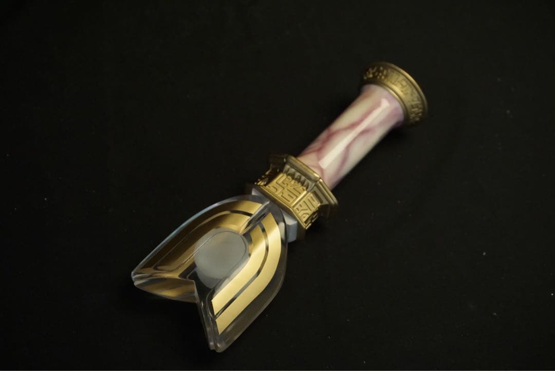 ウルトラマンティガ　スパークレンス　非可動式水晶.ver　プロップ　劇中風台座付