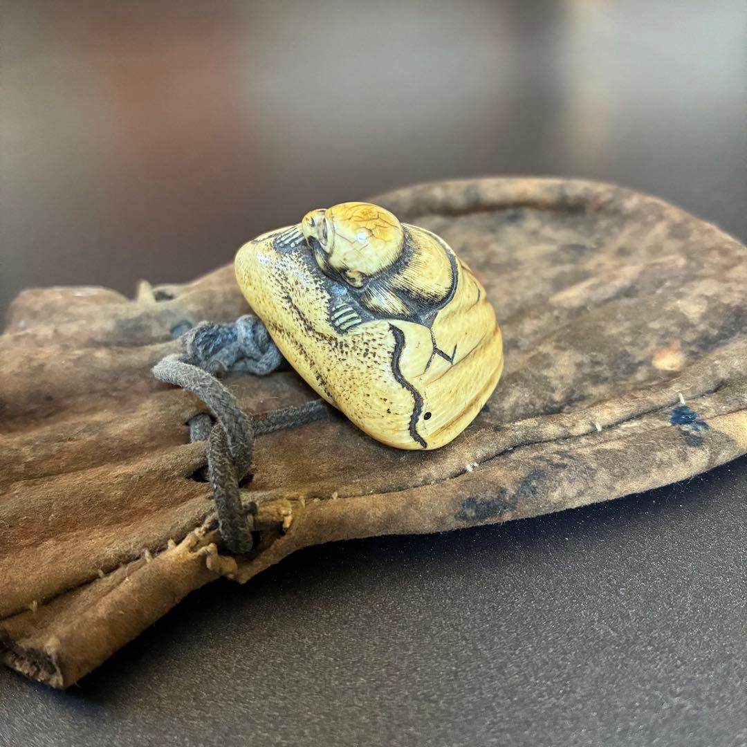 [時代根付　栗から猿　巾着　提げ物]