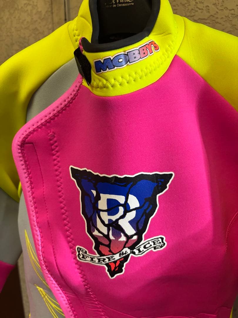 女性用　モビーズ(mobbys)ツーピース　ウエットスーツ　手袋と靴付き