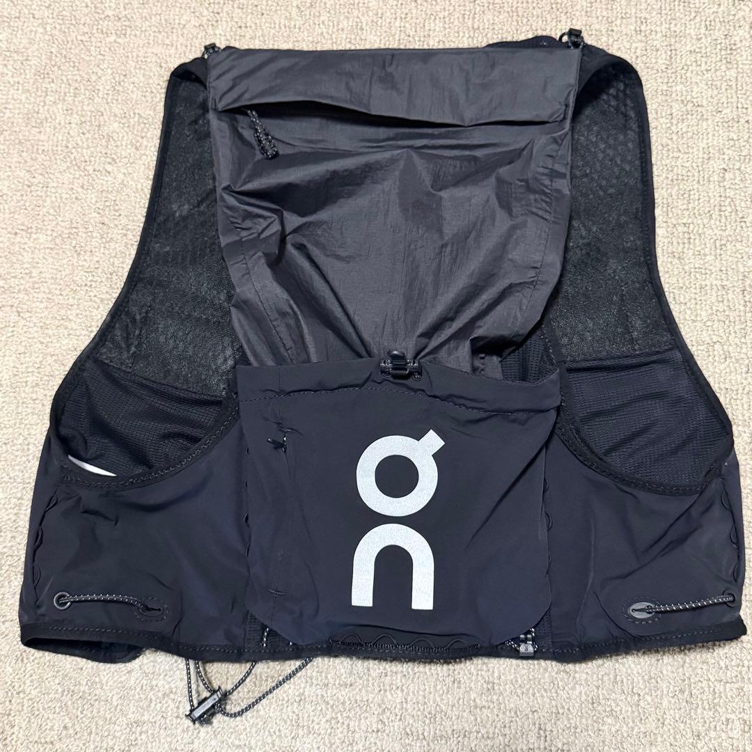 On Ultra Vest 10L Mサイズ フラスク新品2本付
