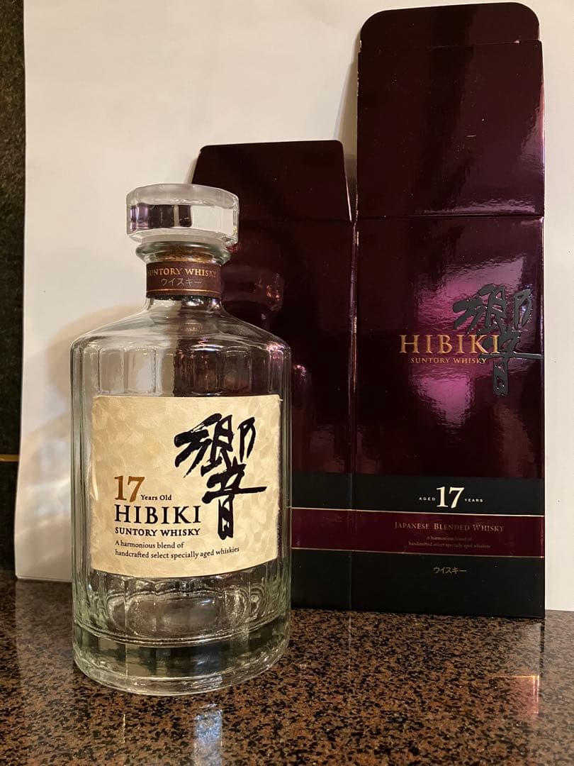 響17年空瓶と新品の箱