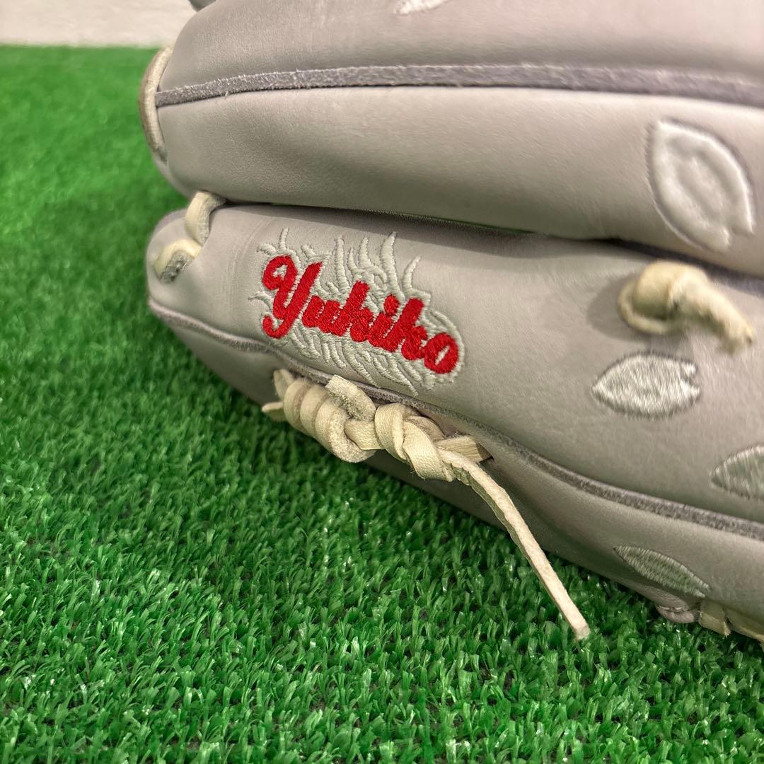 上野由岐子投手 プロ支給品 実使用グローブ ビックカメラ高崎 直筆サイン入り