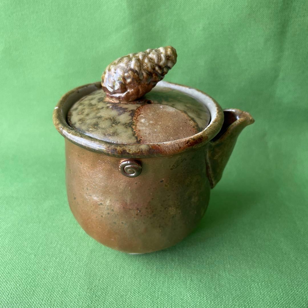 備前焼 手びねり宝瓶 松かさ摘み胡麻