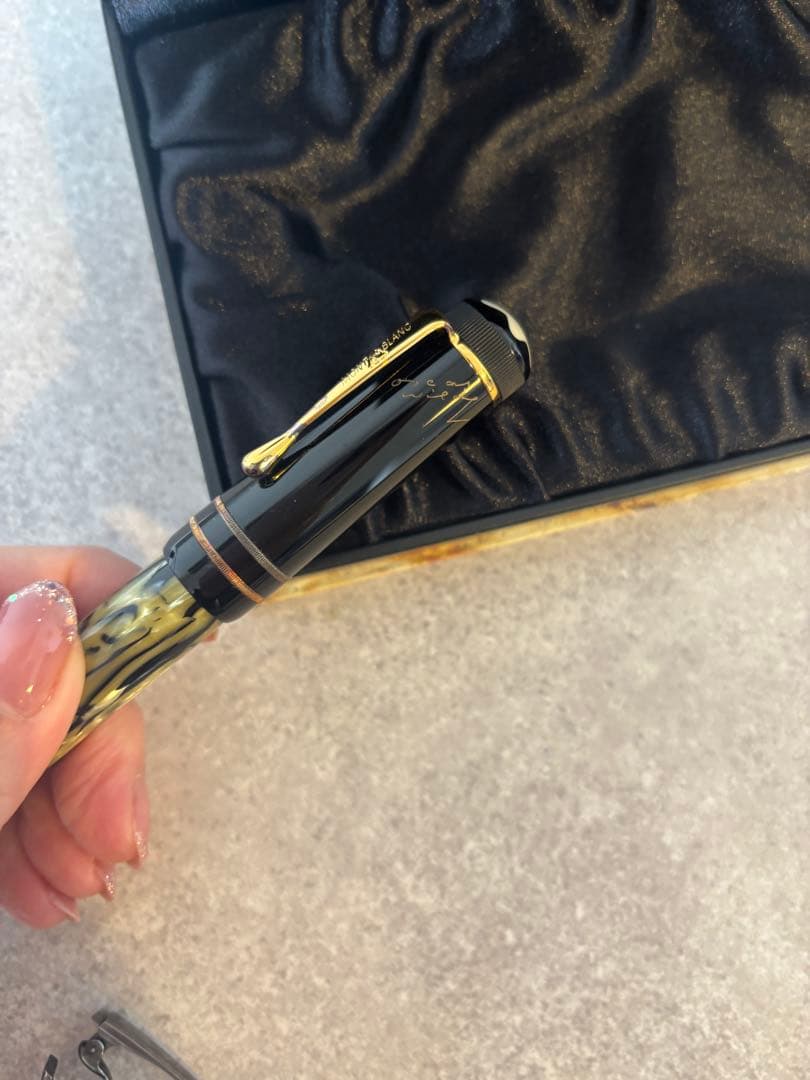 モンブラン　万年筆　オスカーワイルド　Mont Blanc 限定品　18K