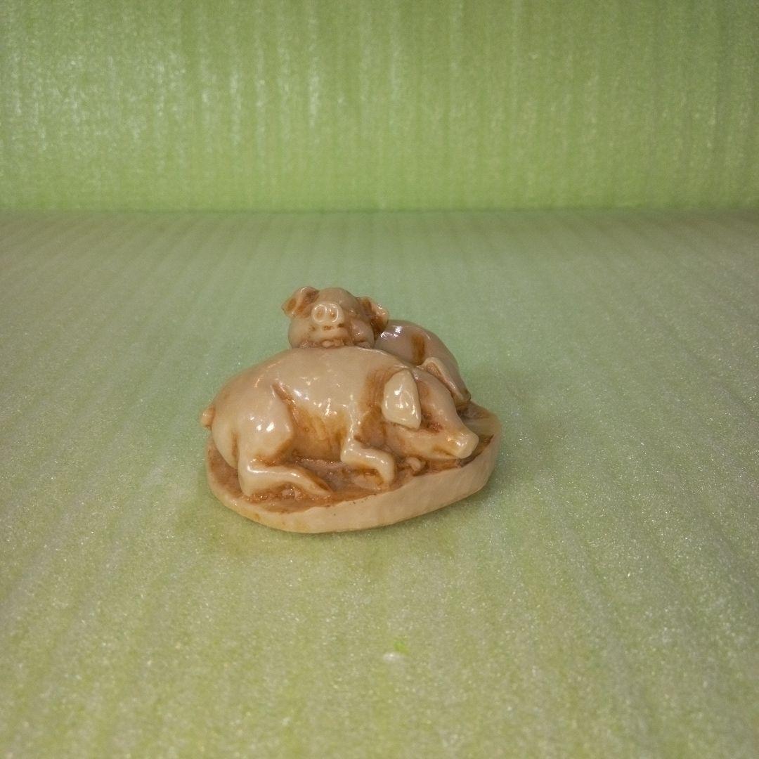 豚の置物　二匹の豚　フィギュア　オブジェ　ディスプレイ　アンティーク　レトロ