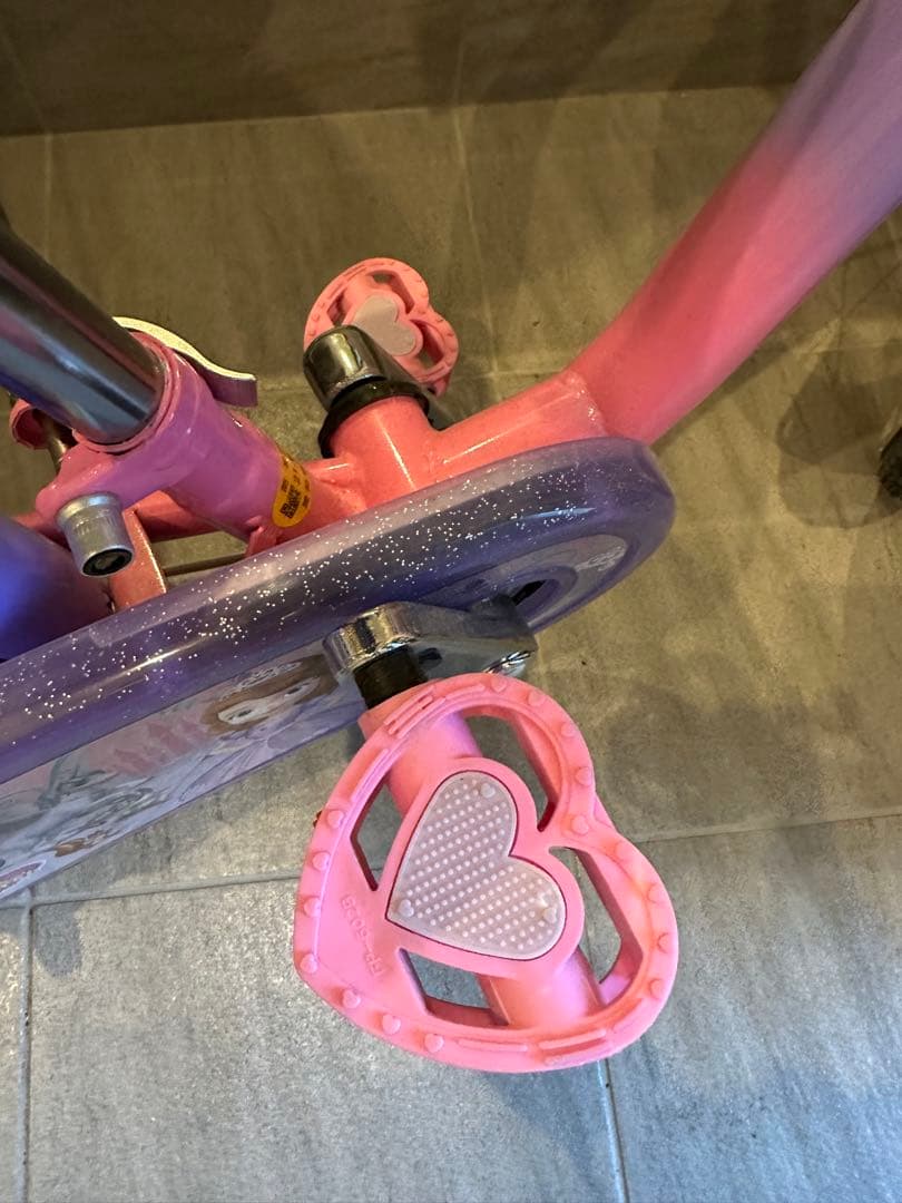 子供用自転車 ピンクと紫 バスケット付き