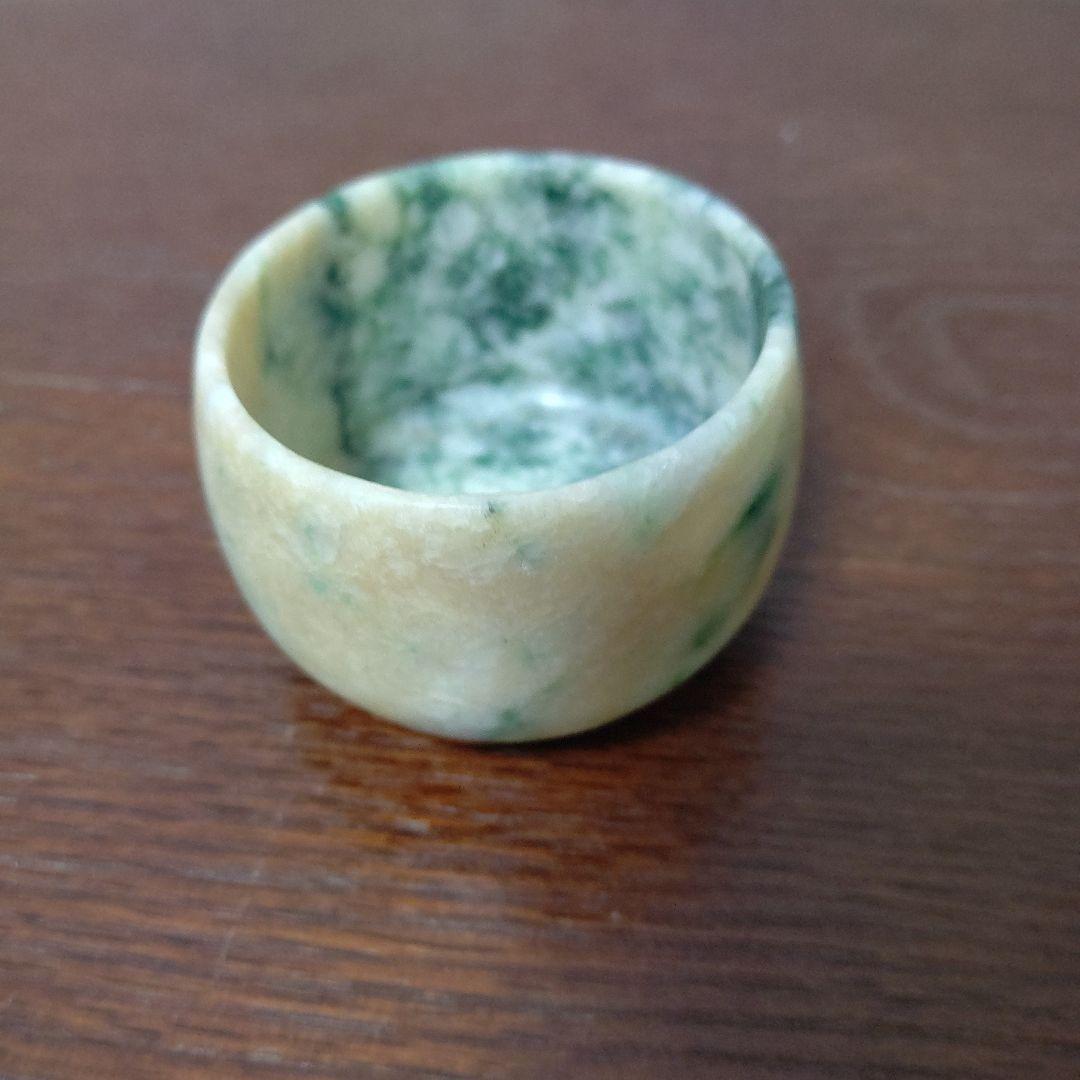 値下げ翡翠製ぐい呑み（糸魚川）検　翡翠　酒器ぐい呑み　美術工芸品　ヒスイ