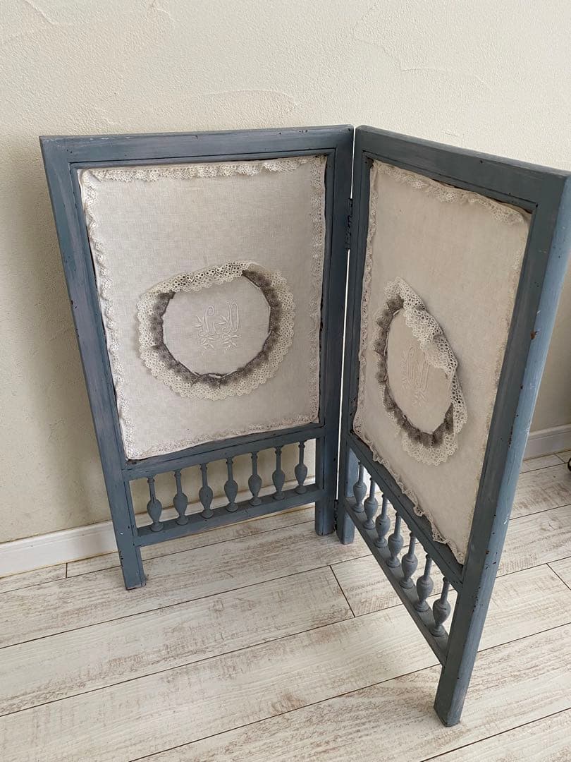 ブルーグレーの二つ折り装飾パネル