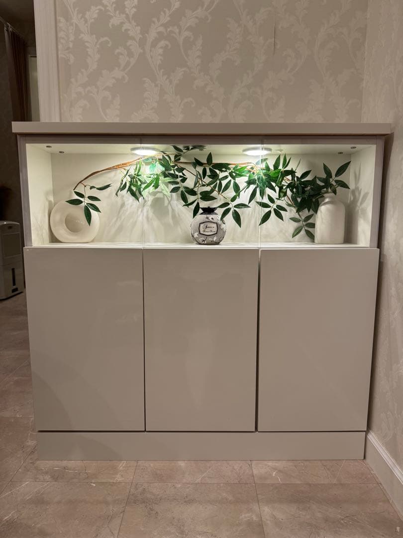 【値下】LED付ギャラリー収納棚 飾り棚 サロン ディスプレイ棚 店舗什器エステ